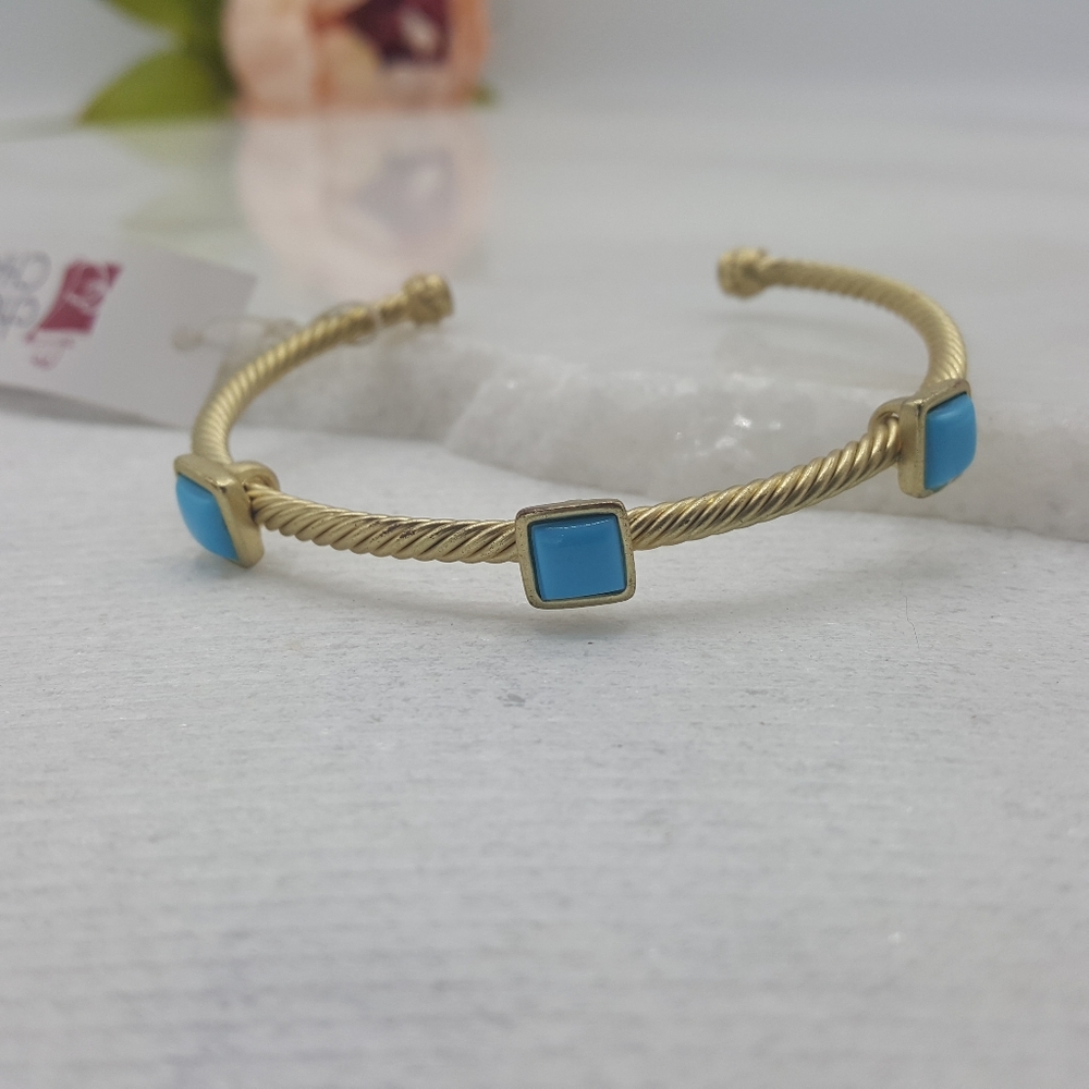 ✔️Charming Charlie Turquoise Cuff Bracelet - Picture 2 of 4